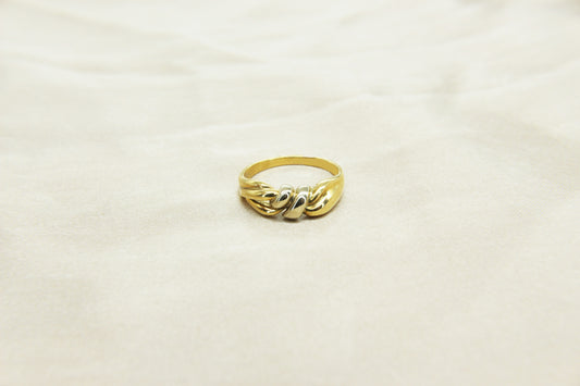 Love Knot Ring in 18K