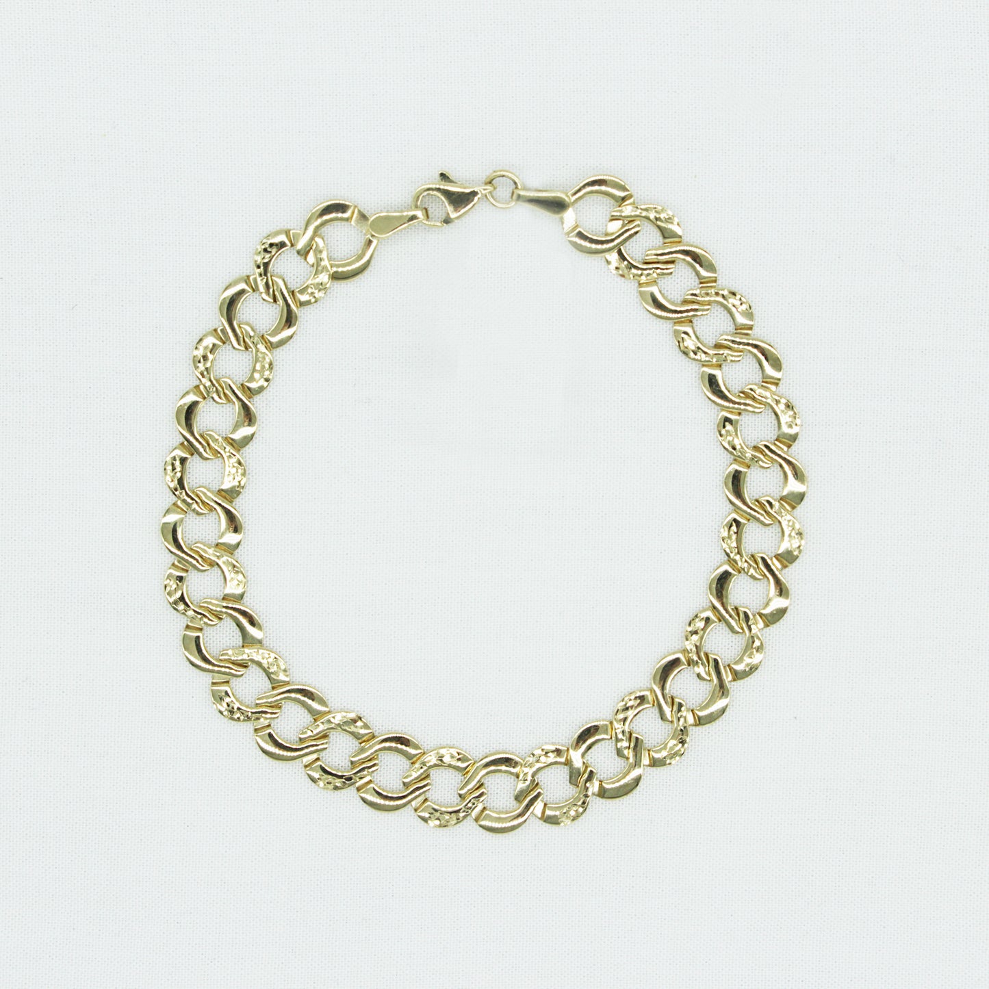 Oval Curb Link Bracelet in 10K (8.5mm x 1mm)