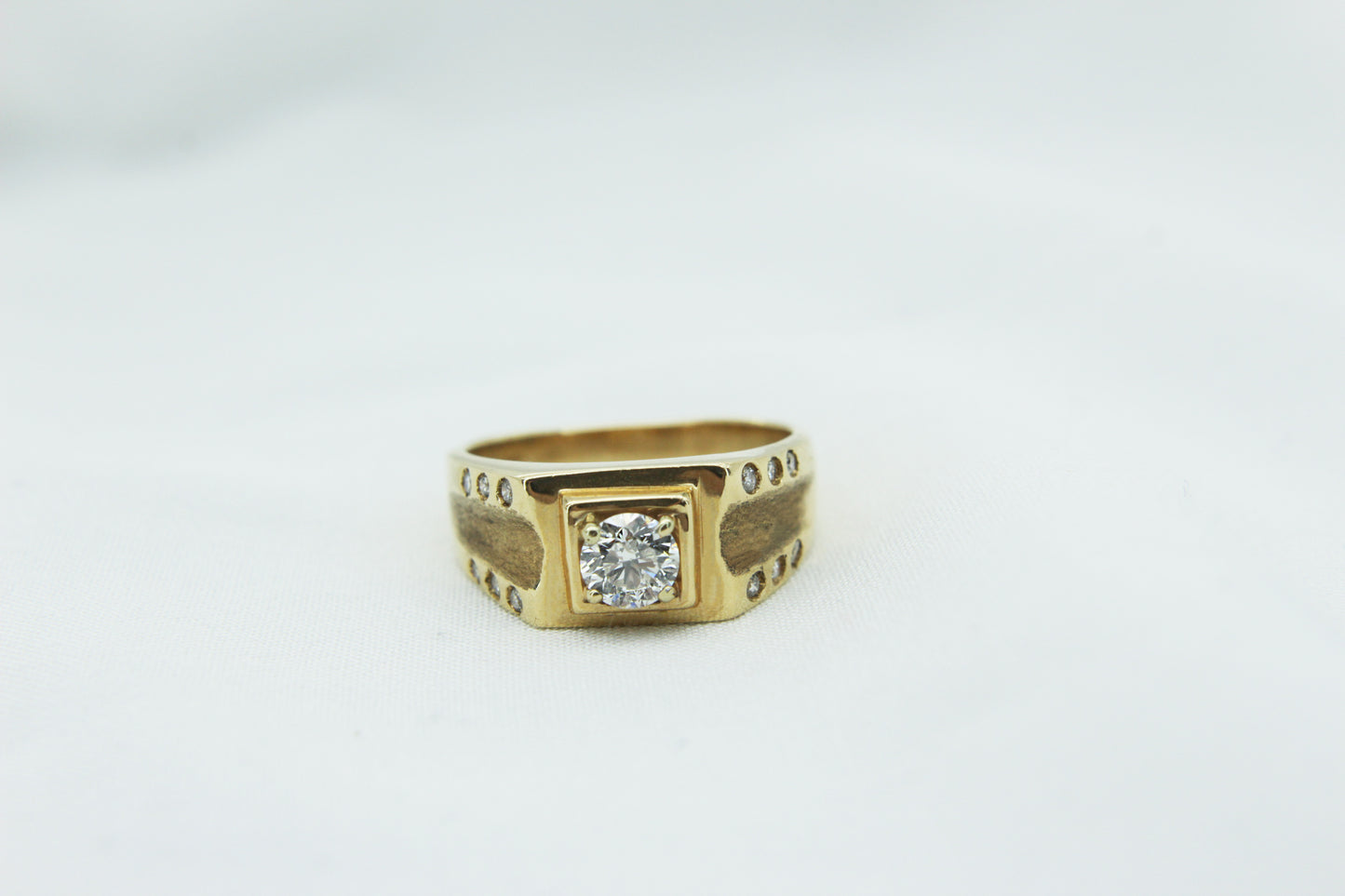 Solitaire Pyramid Ring in 14K