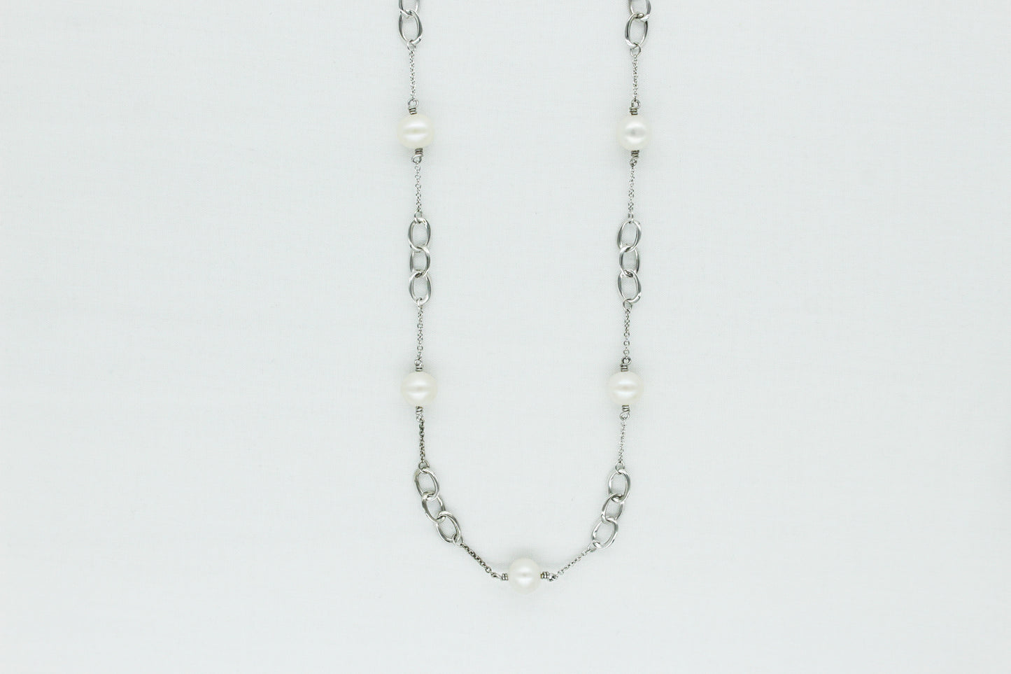 Interlock Pearl Necklace in Sterling Silver