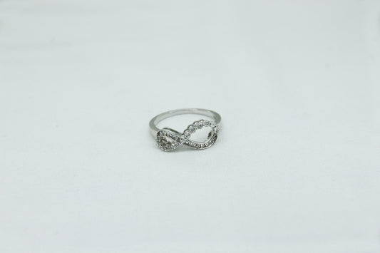 Baguette Infinity Ring in 10K